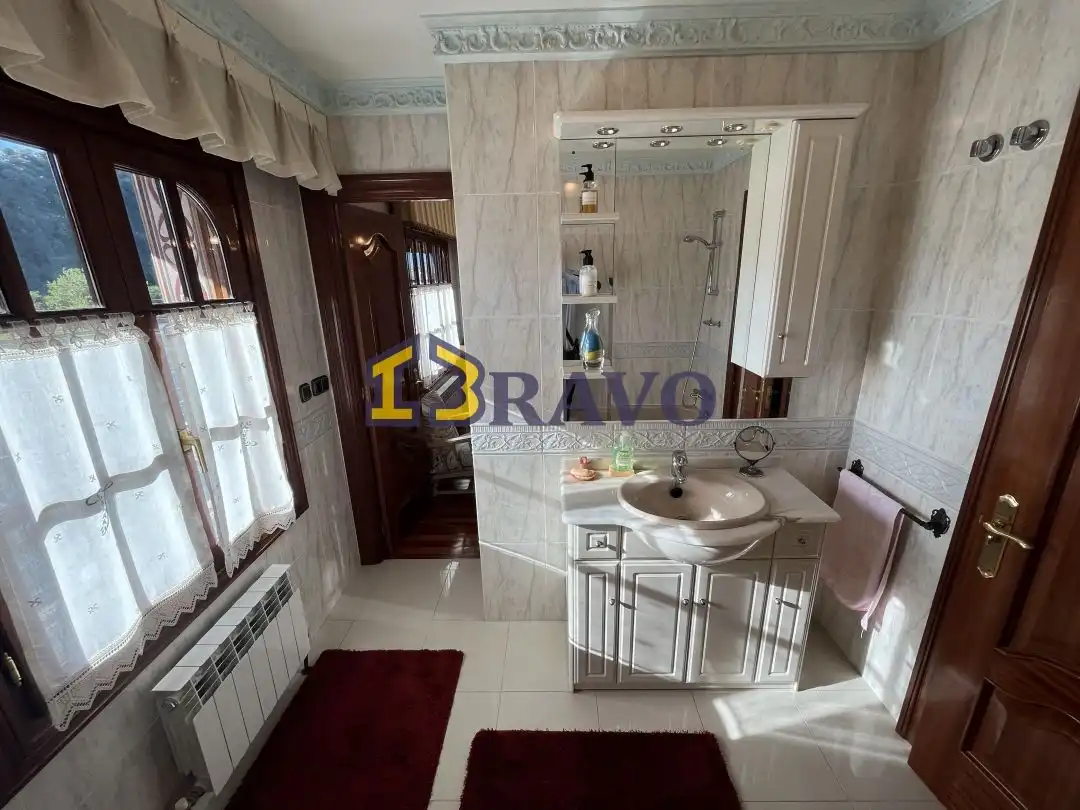 Baño de Casa o chalet en venta en Valle de Mena con Calefacción, Jardín privado y Terraza