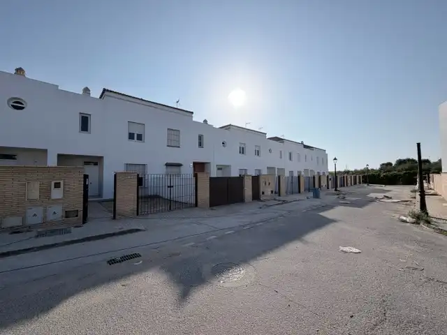 Vista exterior de Casa o xalet en venda en Manzanilla amb Jardí privat, Parquet i Balcó