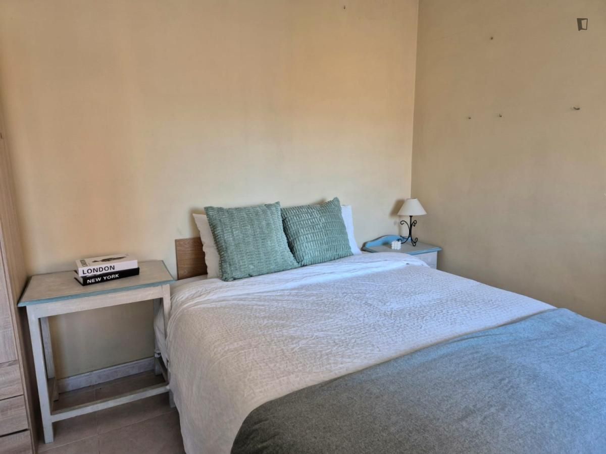 Dormitori de Apartament per a compartir en  Valencia Capital amb Moblat, Forn i Microones