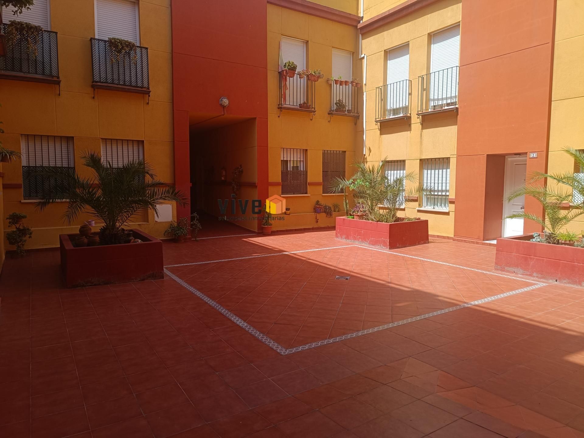 Vista exterior de Casa o xalet en venda en Dos Hermanas amb Aire condicionat i Balcó