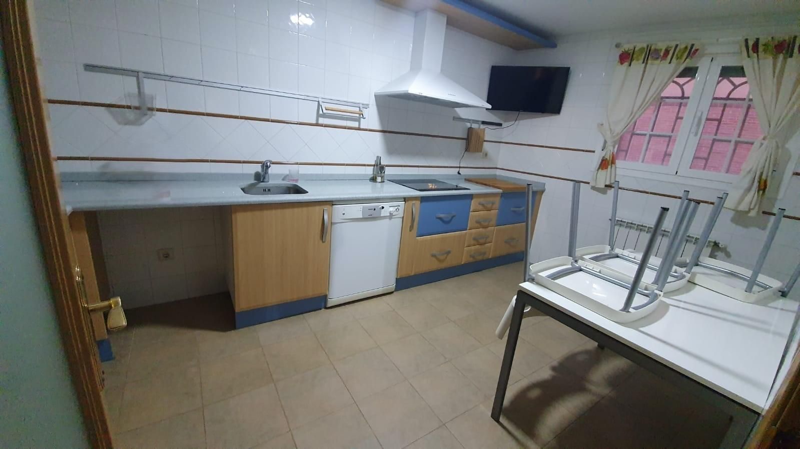 Kitchen of Single-family semi-detached for sale in Villamanta  with Air Conditioner, Heating and Terrace