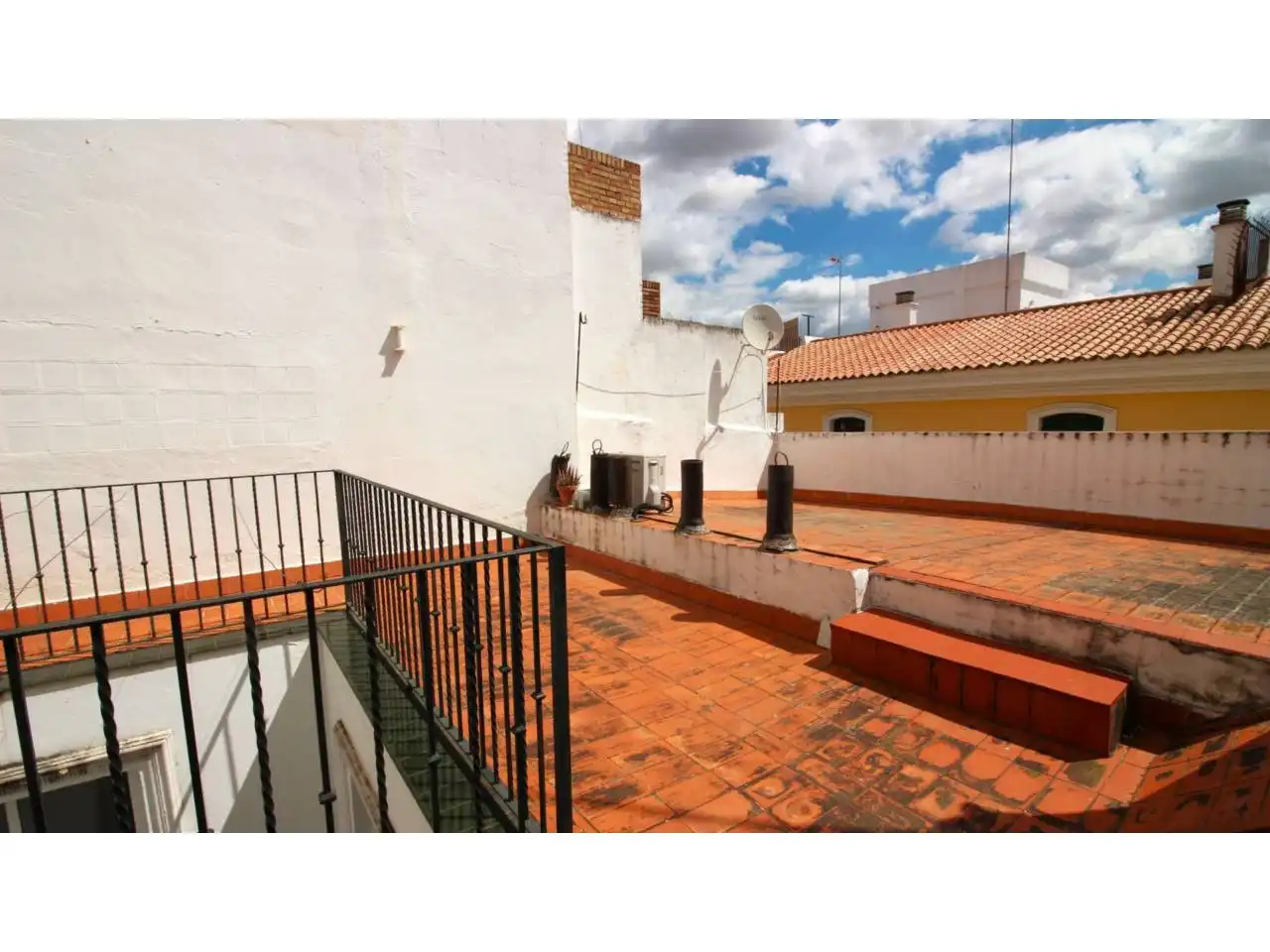 Exterior view of Houses for sale in Sevilla  with Air Conditioner, Heating and Terrace