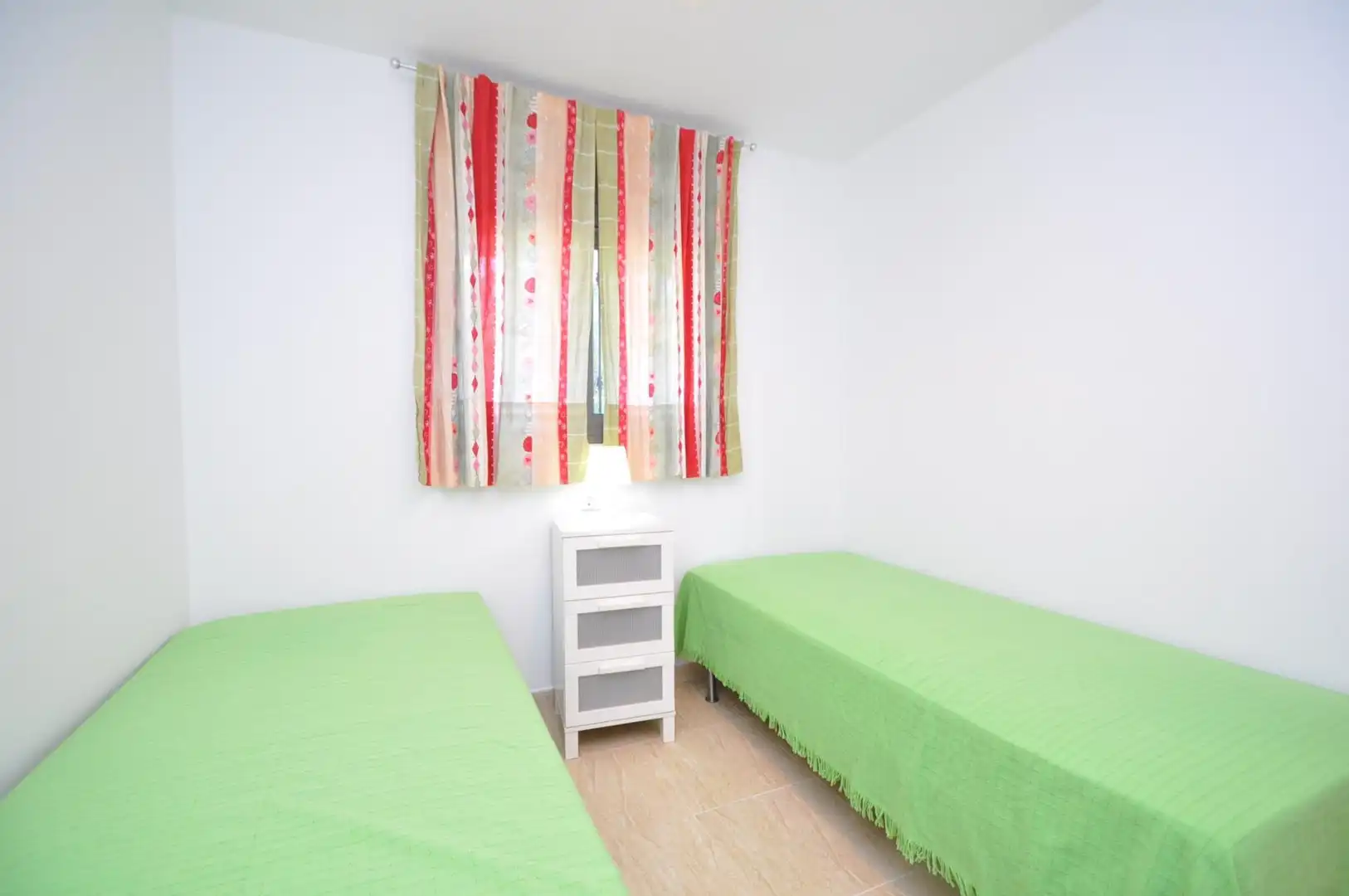 Habitación de Apartamento en venta en La Ràpita con Amueblado y Piscina comunitaria
