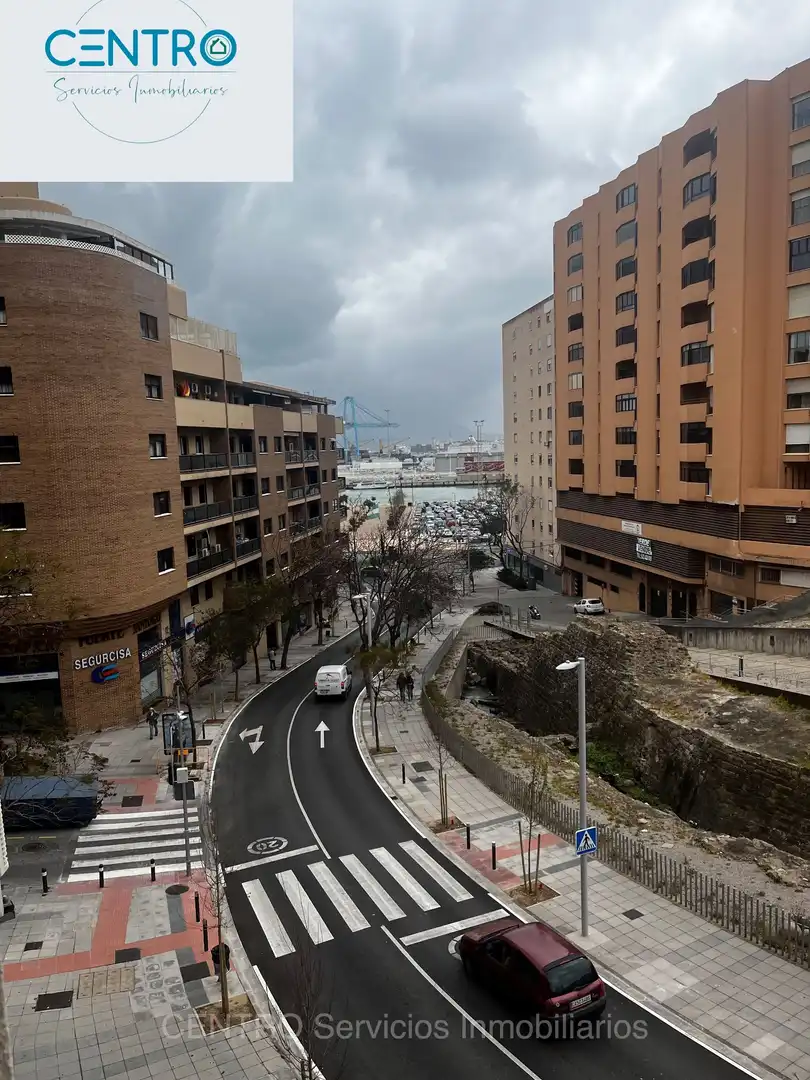 Exterior view of Office for rent in Algeciras