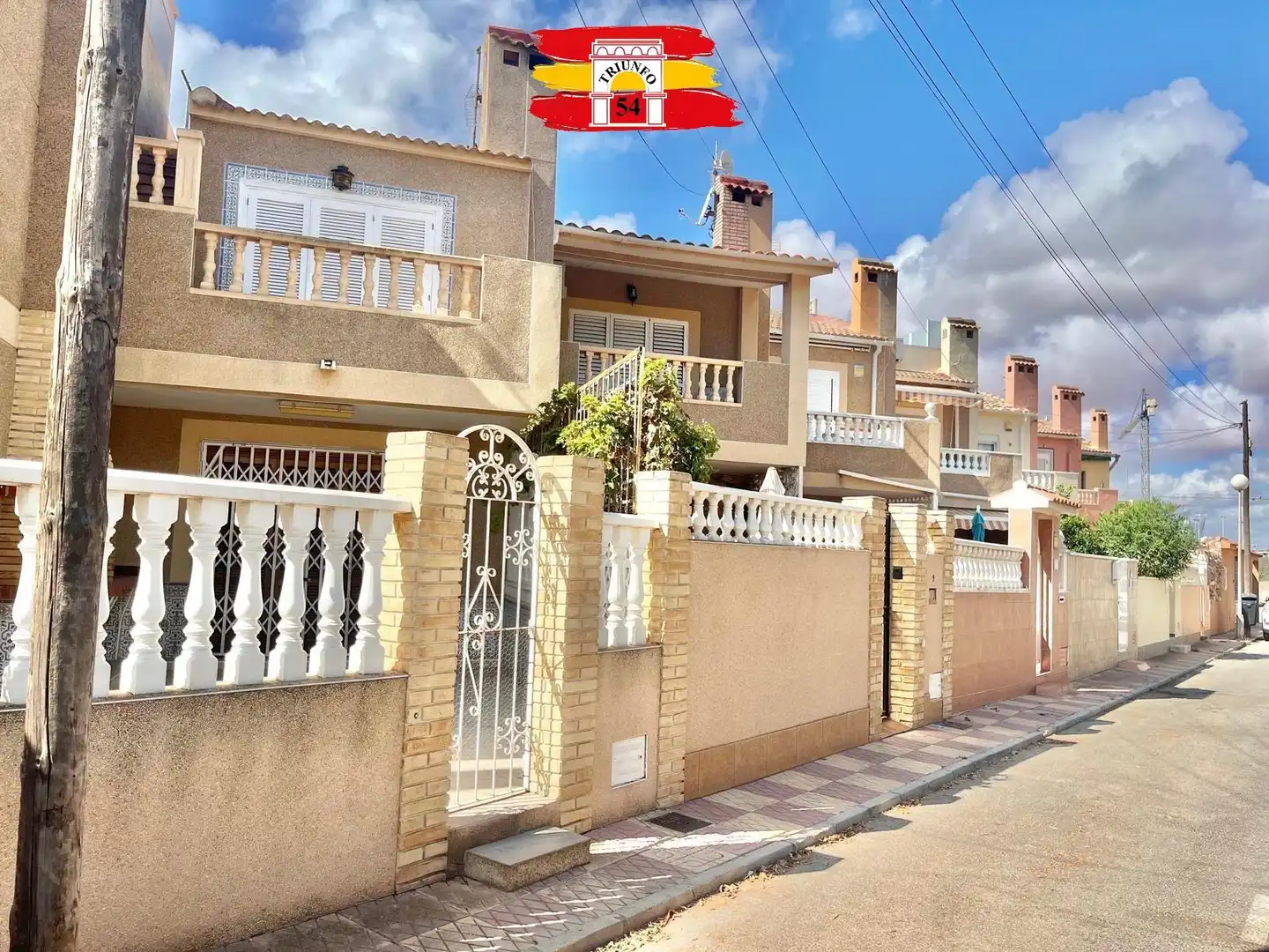 Vista exterior de Casa o chalet en venta en Torrevieja con Terraza, Amueblado y Balcón