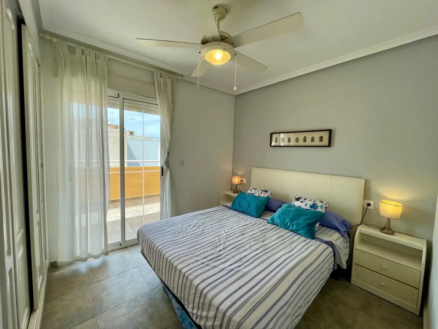 Schlafzimmer von Dachboden zur Miete in Torrevieja mit Klimaanlage, Heizung und Möbliert