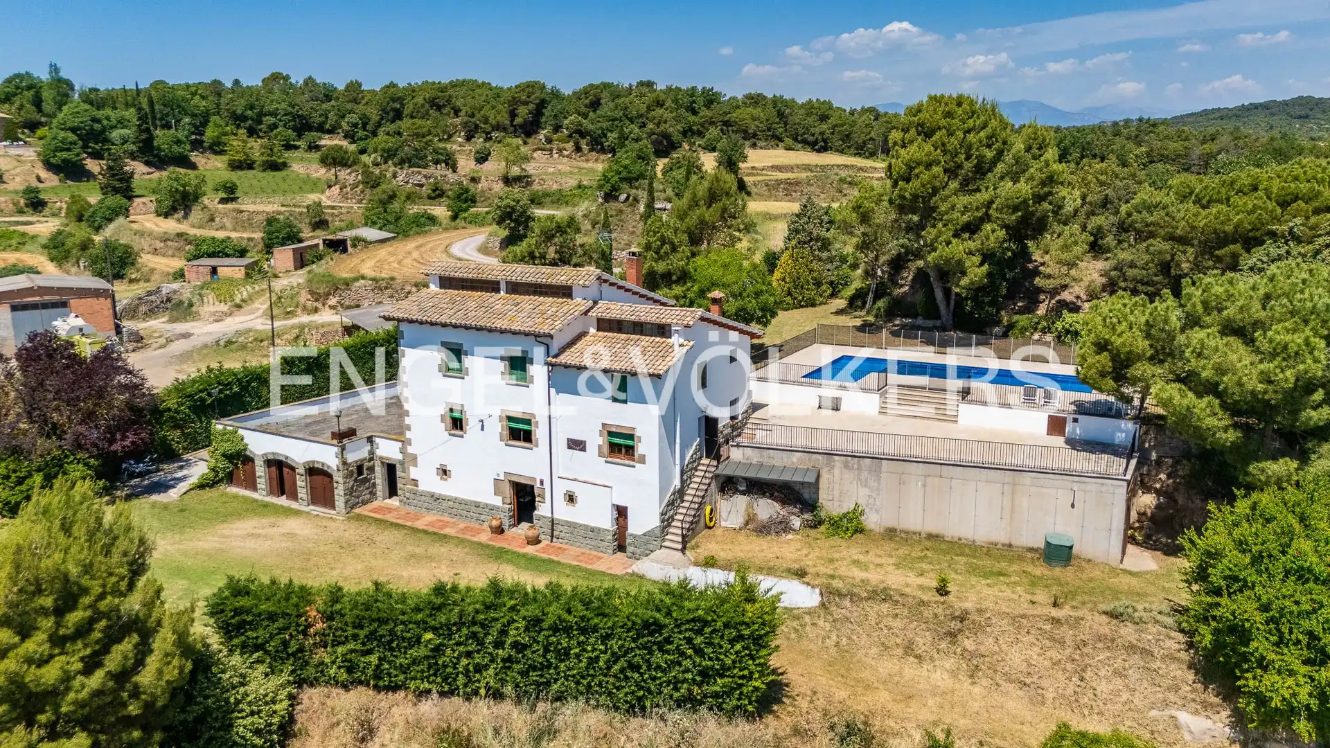 Vista exterior de Finca rústica en venda en Sant Feliu Sasserra amb Calefacció, Terrassa i Piscina