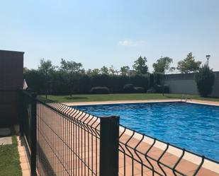 Piscina de Pis de lloguer en Vilablareix amb Terrassa i Balcó