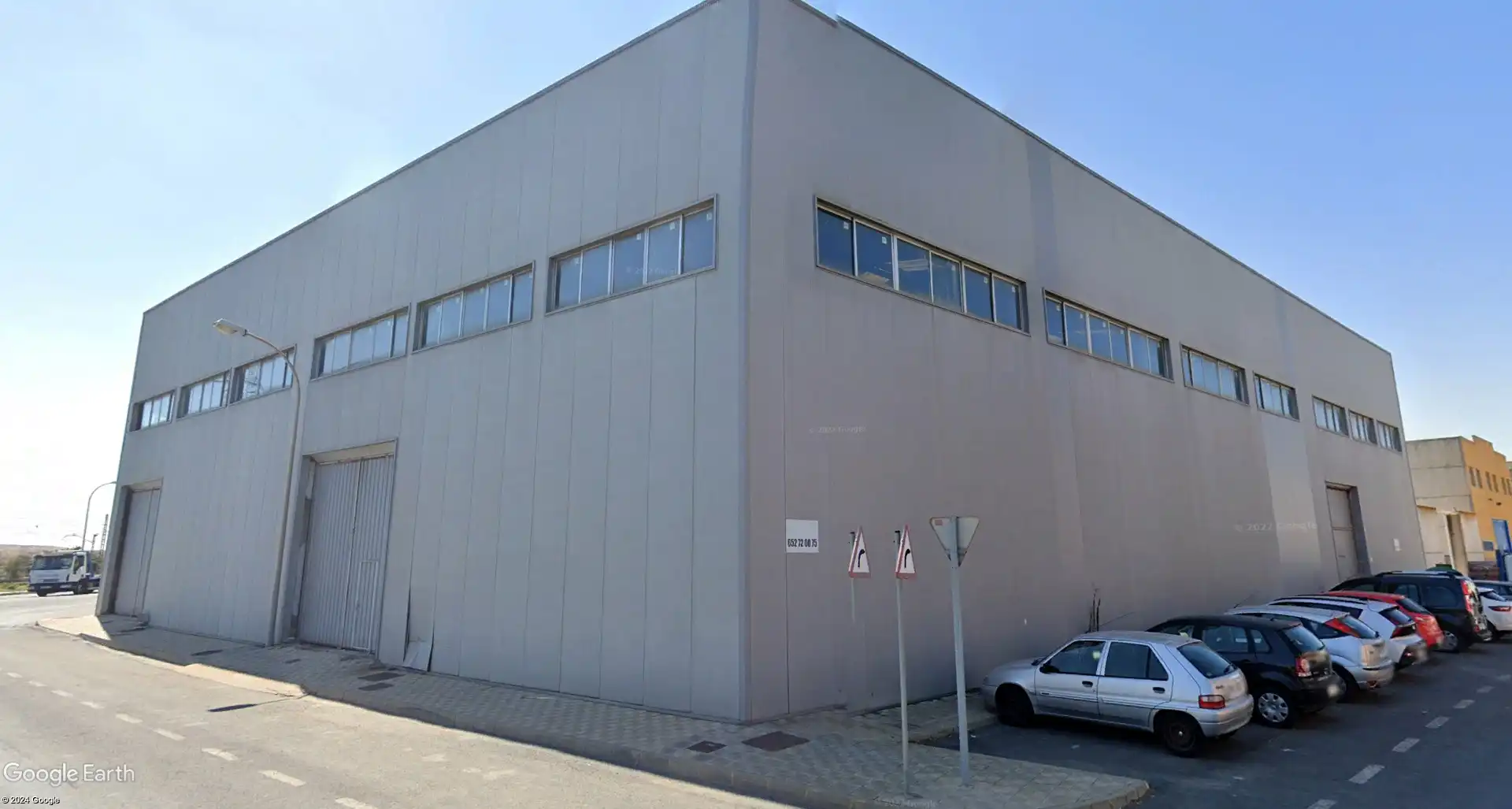 Außenansicht von Fabrikhallen zur Miete in Huelva