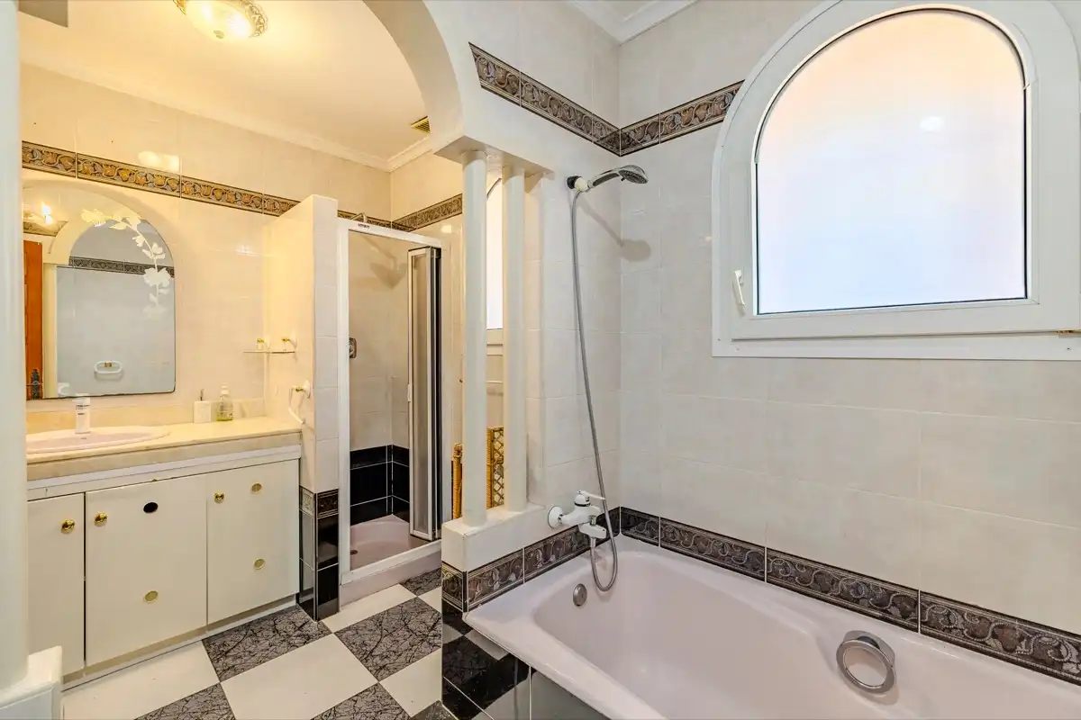 Bathroom of Houses for sale in Jávea / Xàbia  with Air Conditioner, Heating and Private garden
