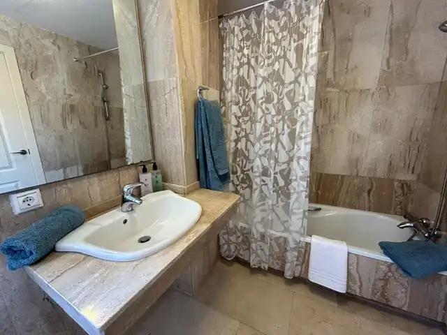 Bathroom of Flat for rent in Marbella  with Air Conditioner, Heating and Terrace