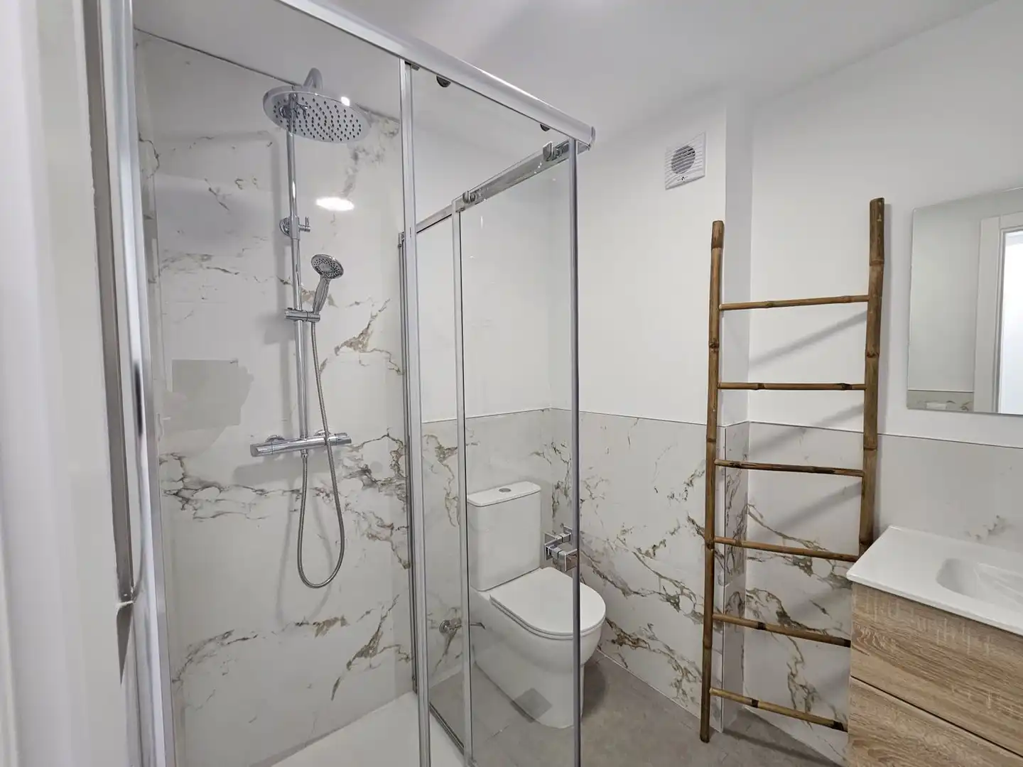 Baño de Piso en venta en Playa del Hombre - Taliarte - Salinetas