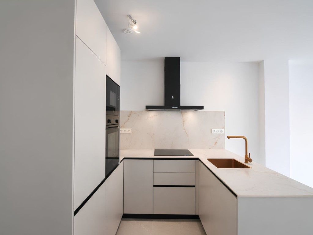 Kitchen of Flat for sale in Fuengirola  with Air Conditioner, Terrace and Furnished