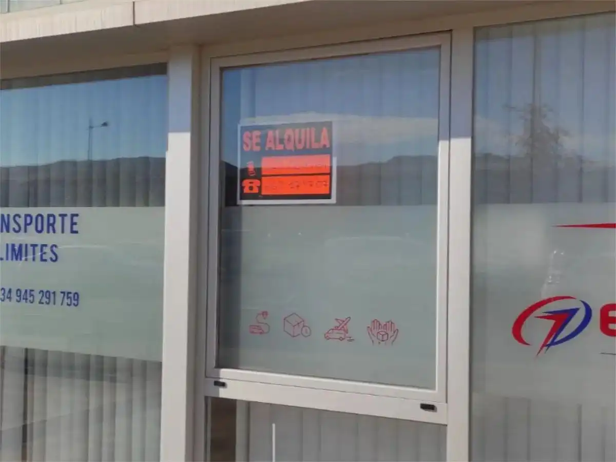 Oficina de alquiler en Vitoria - Gasteiz con Aire acondicionado, Amueblado y Alarma