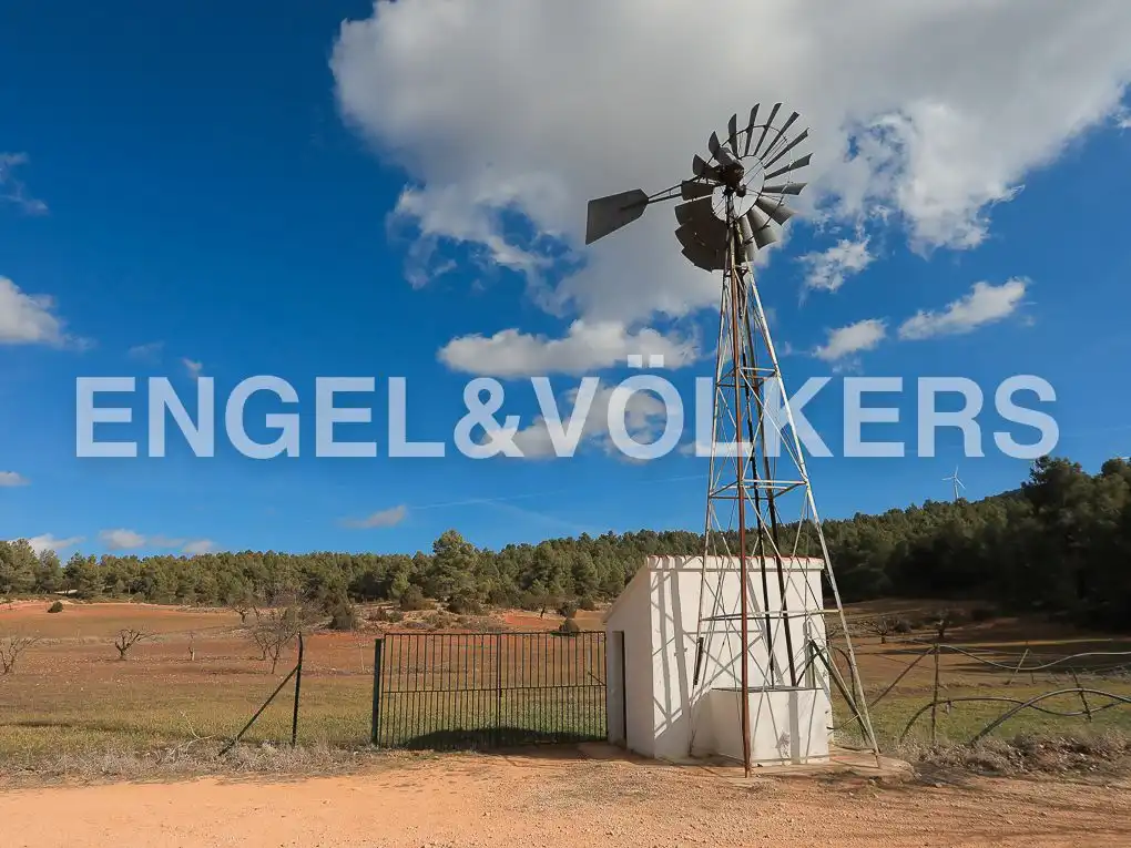 Finca rústica en venda en Ayora amb Jardí privat, Parquet i Terrassa