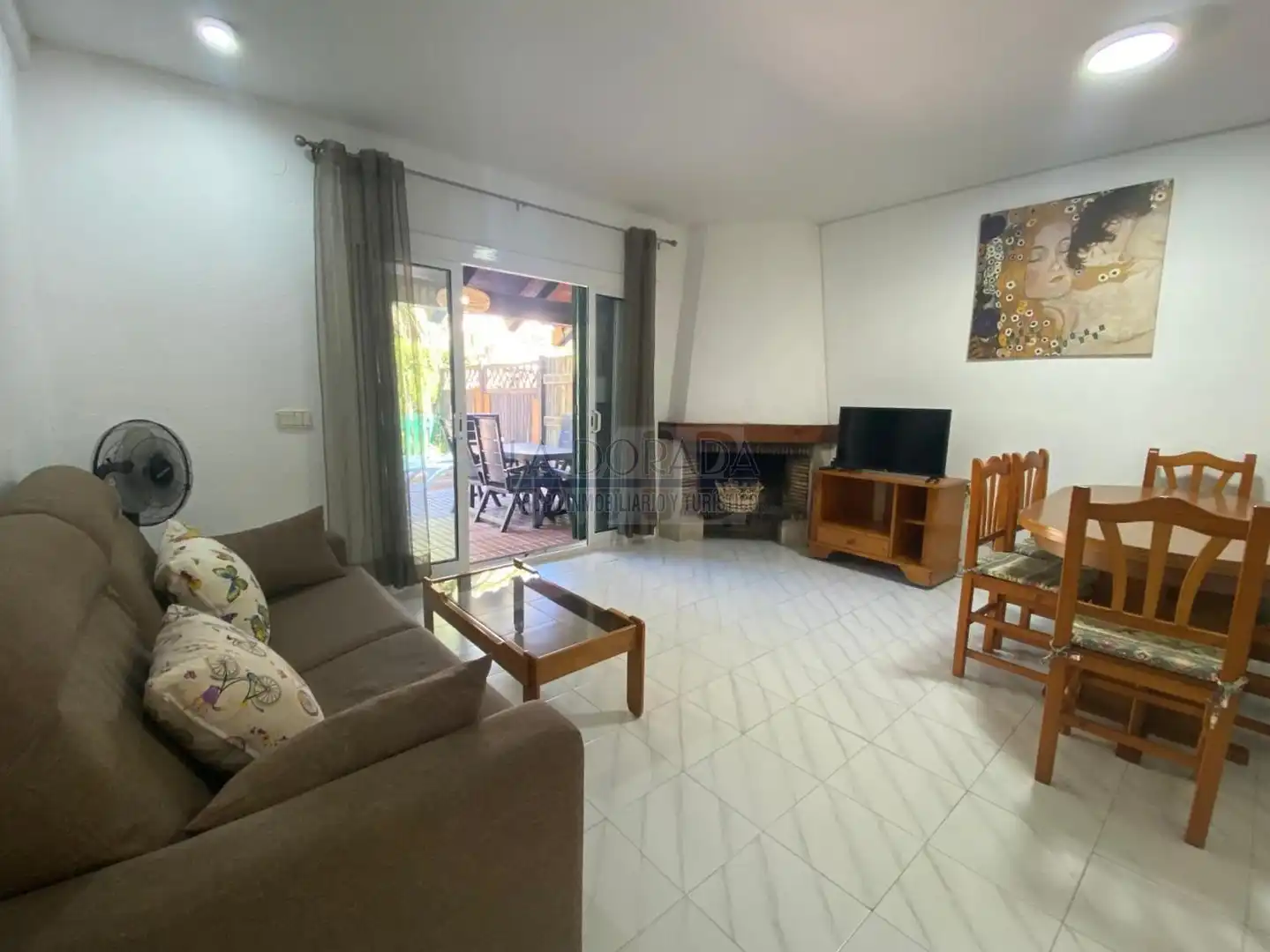 Sala d'estar de Casa adosada en venda en Cambrils amb Jardí privat, Terrassa i Moblat