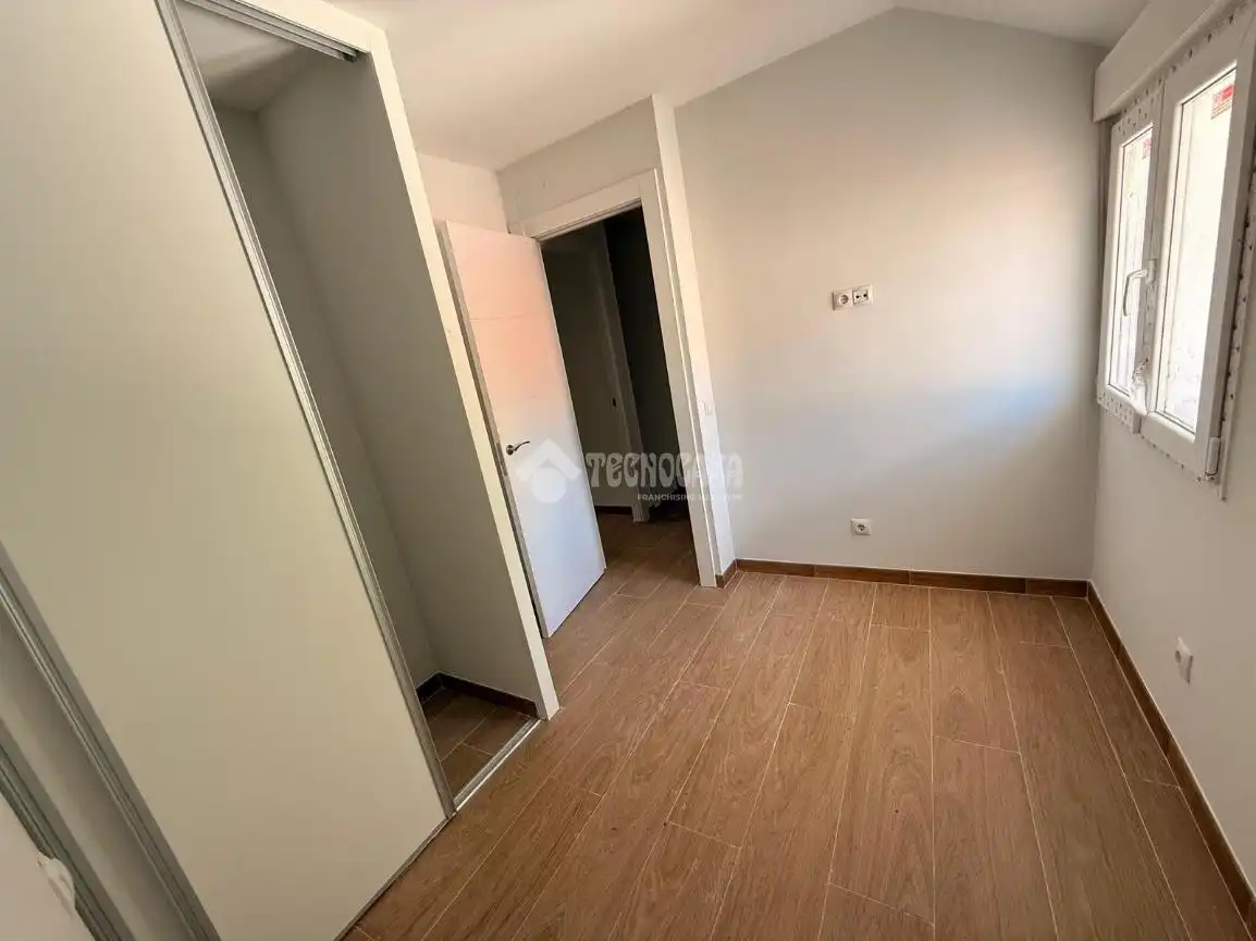 Habitación de Piso en venta en Madrid con Parquet y Balcón