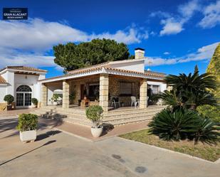 Vista exterior de Casa o xalet en venda en Elche / Elx amb Aire condicionat, Terrassa i Piscina