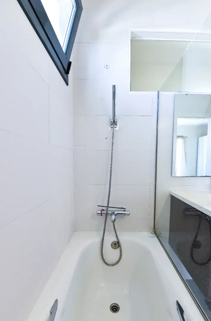Bany de Casa o xalet en venda en L'Escala amb Aire condicionat, Calefacció i Jardí privat