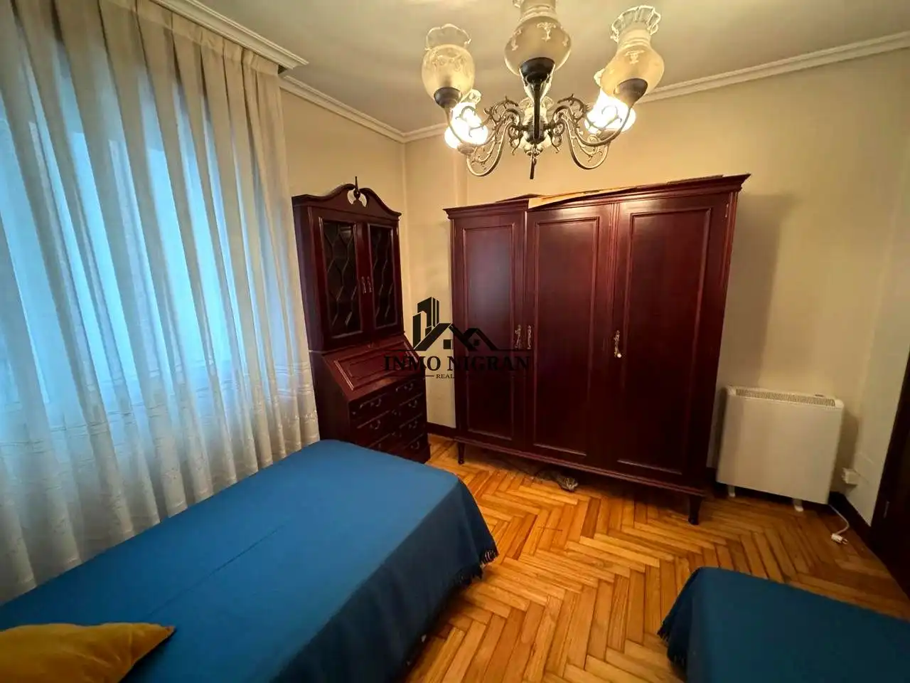 Schlafzimmer von Wohnung zum Verkauf in Vigo  mit Heizung, Parkett und Abstellraum