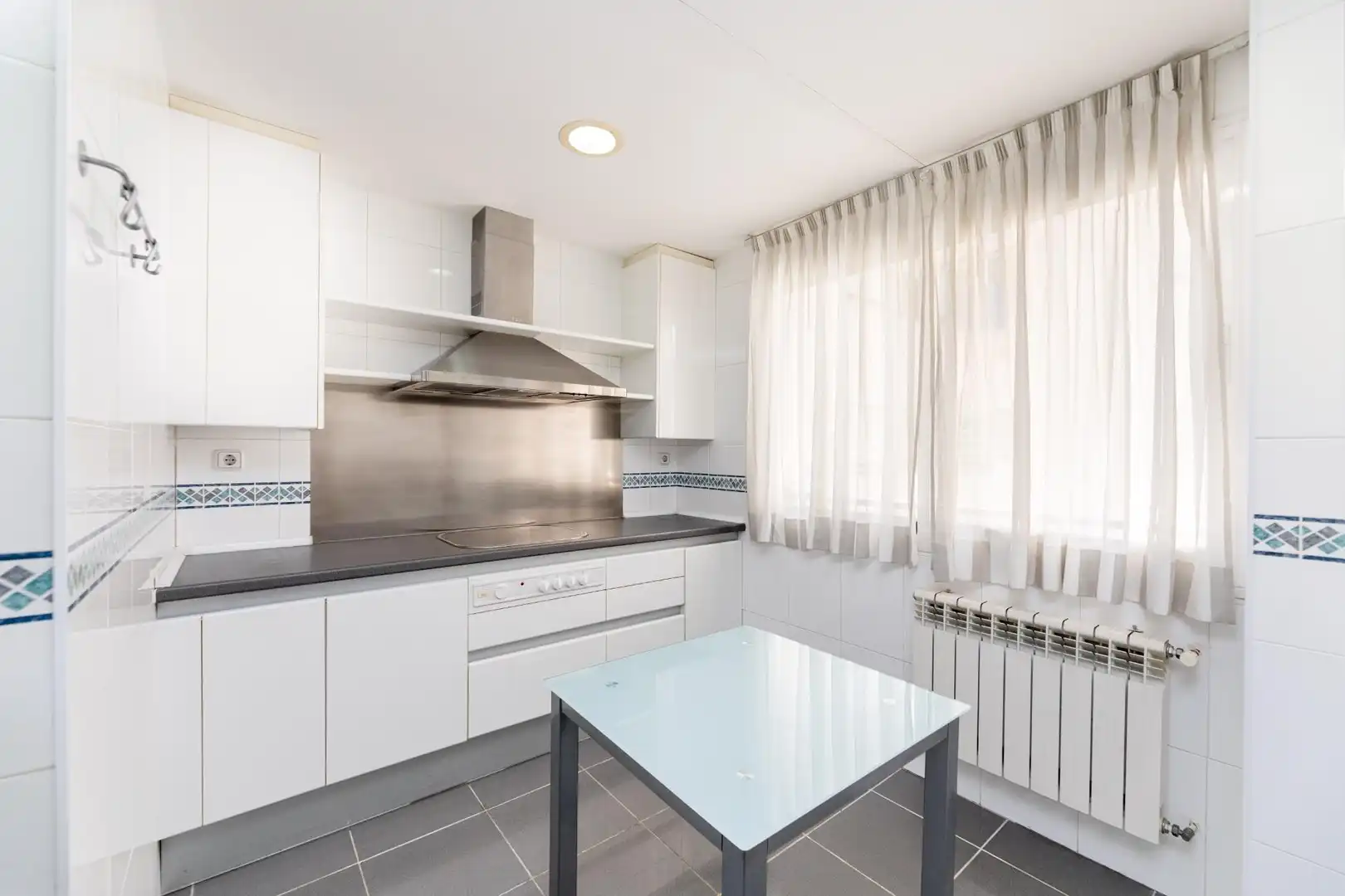 Kitchen of Flat for rent in Pozuelo de Alarcón  with Air Conditioner, Heating and Private garden