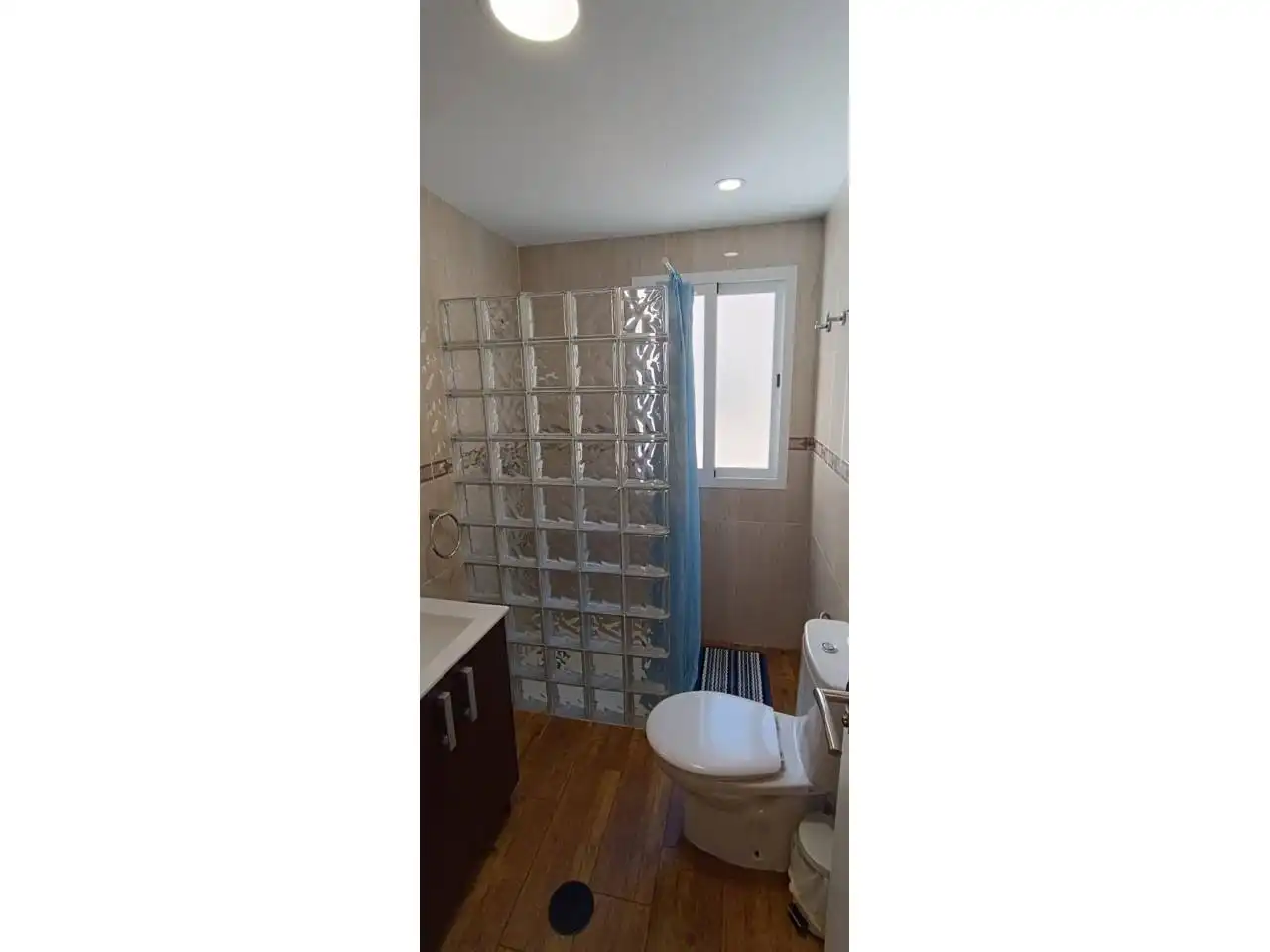 Baño de Piso en venta en Roquetas de Mar con Aire acondicionado, Trastero y Amueblado