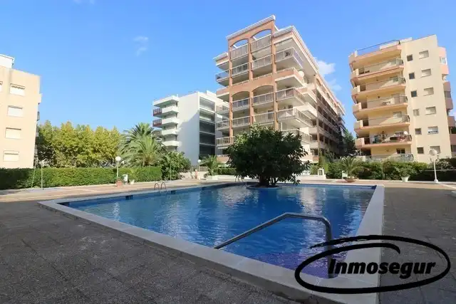 Schwimmbecken von Wohnungen zum Verkauf in Salou mit Klimaanlage, Heizung und Terrasse