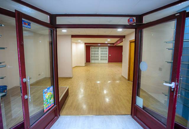 Local comercial en Alquiler en Avinguda Corts Valencianes en Piscinas