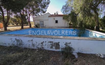 Casa o xalet en venda en Domeño amb Piscina