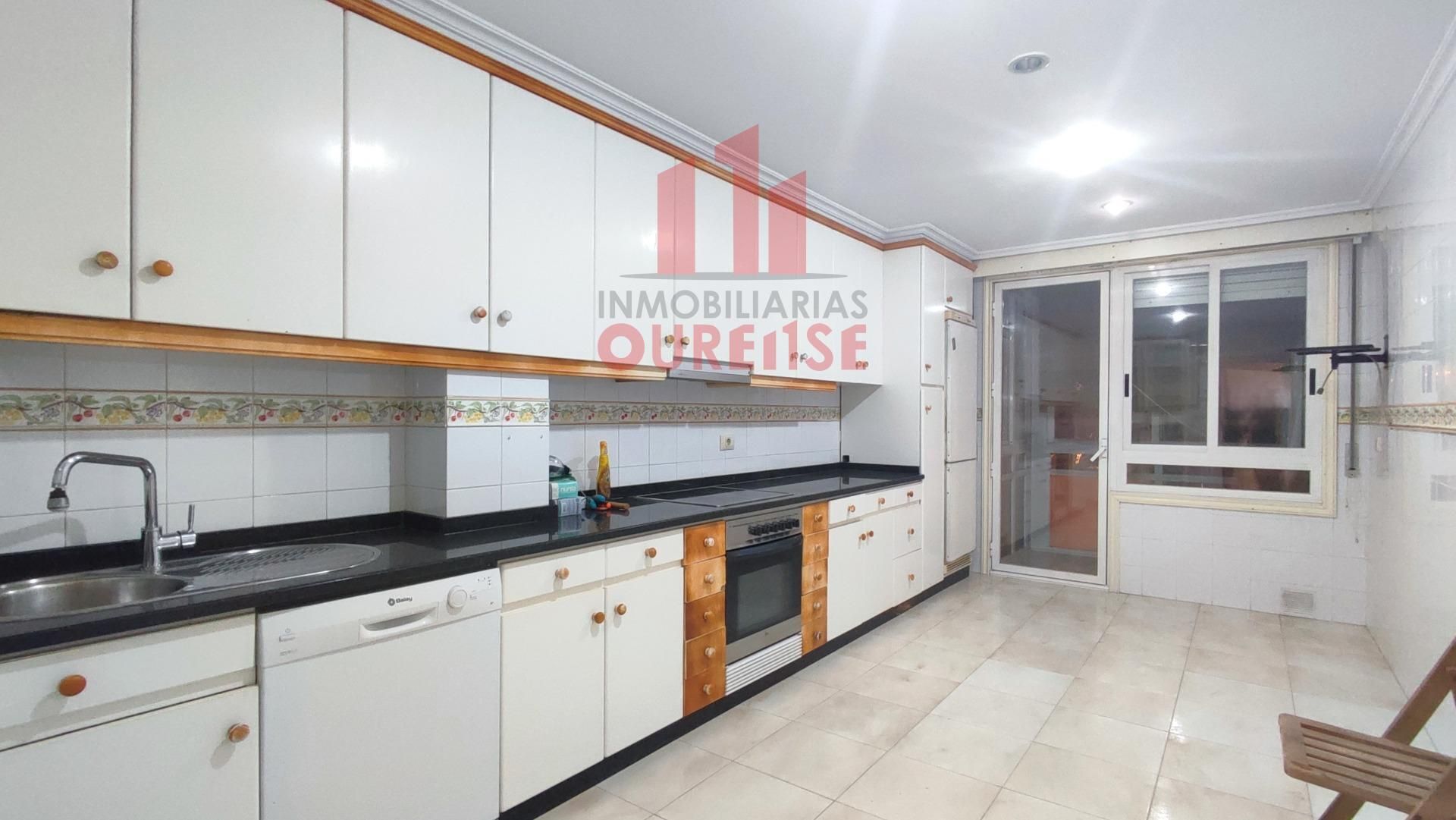 Cuina de Pis en venda en Ourense Capital  amb Calefacció i Traster