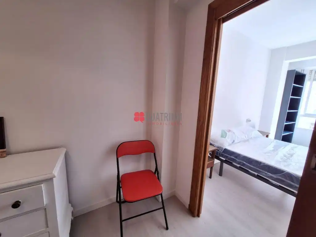 Bedroom of Flat for rent in Santiago de Compostela   with Heating and Furnished