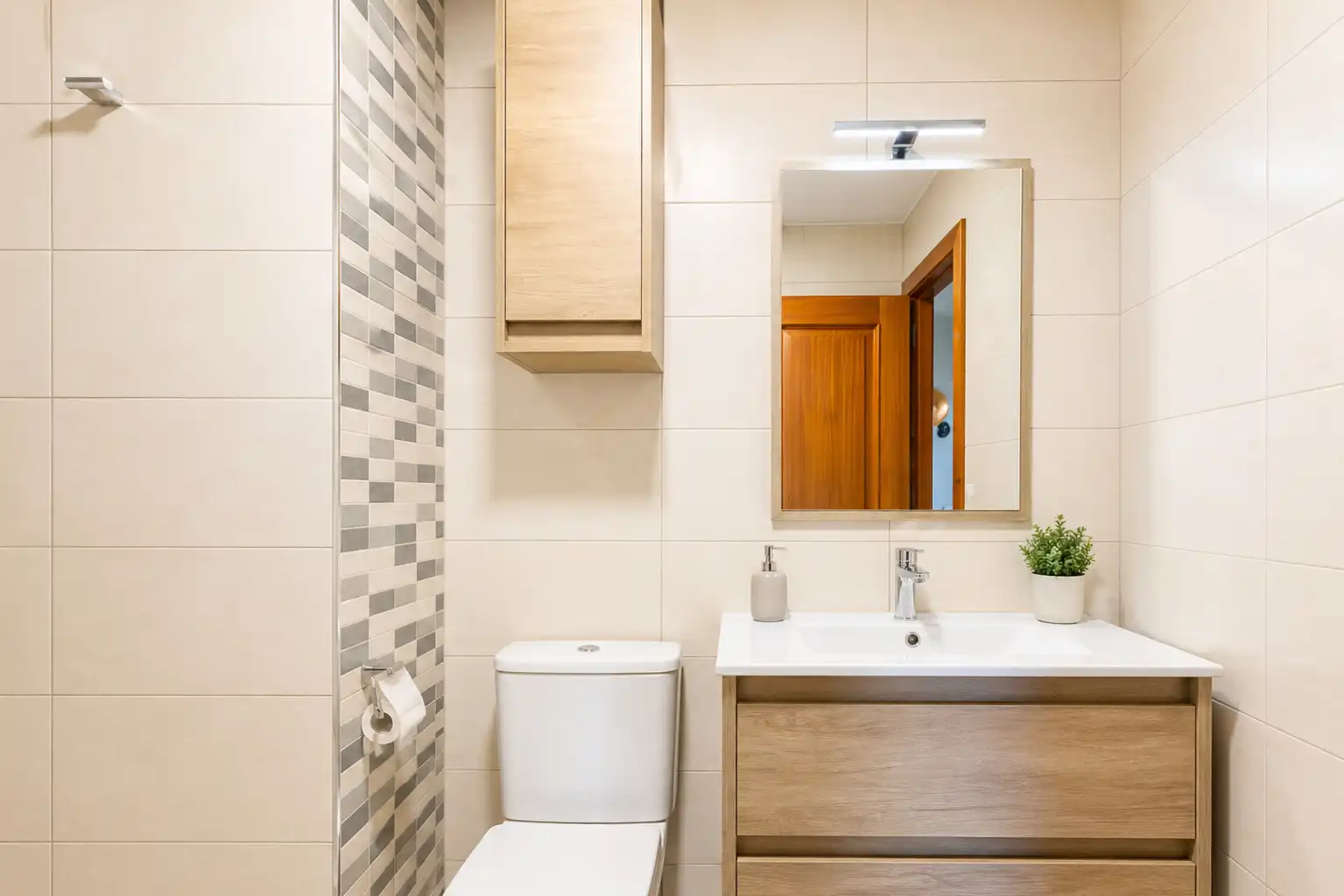 Badezimmer von Wohnung zur untervermieten in Las Palmas de Gran Canaria mit Möbliert, Ofen und Waschmaschine