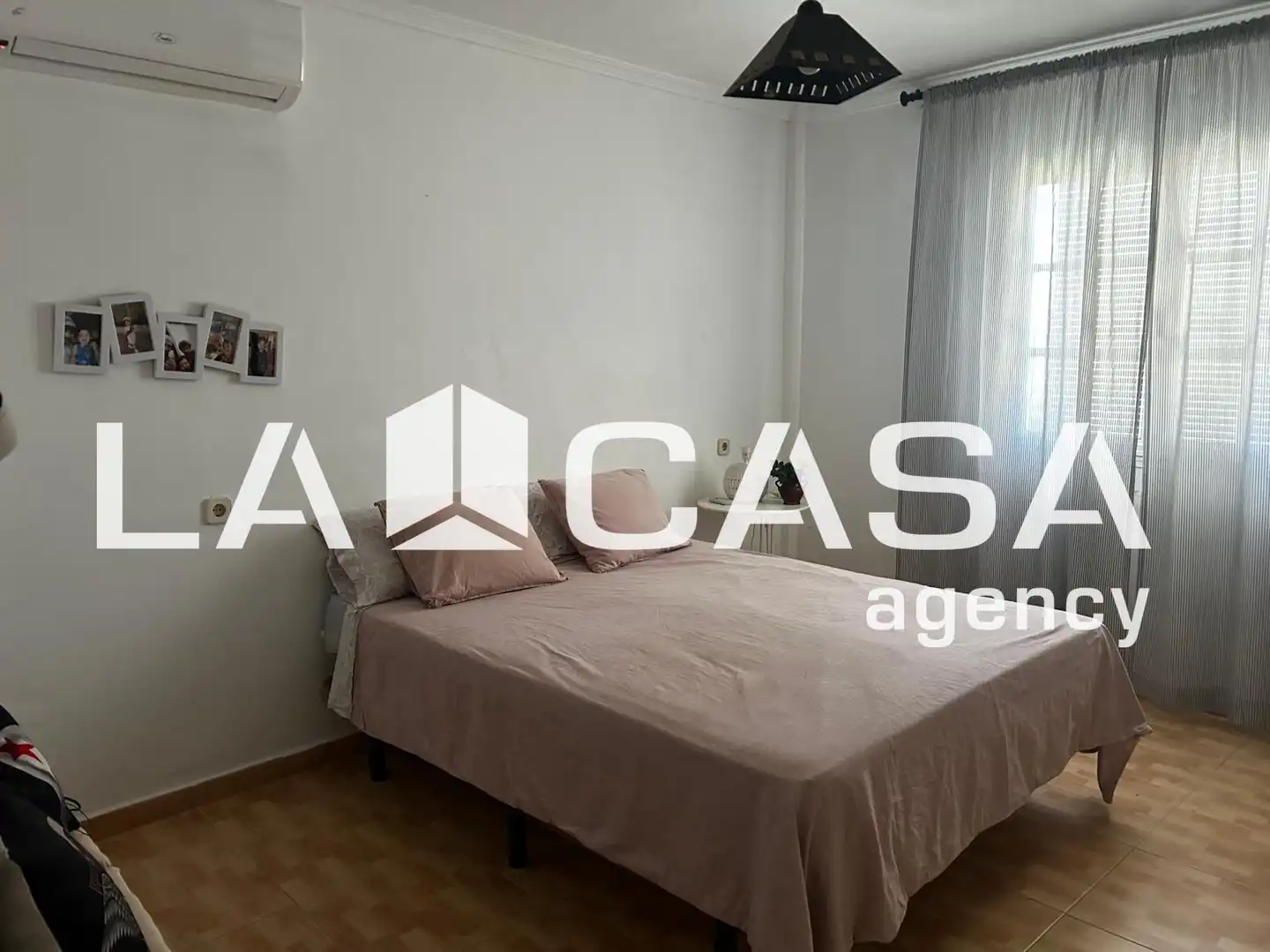 Dormitori de Casa o xalet en venda en Alcalá de Guadaira amb Aire condicionat, Traster i Piscina