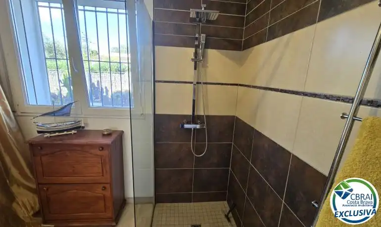 Bany de Casa o xalet en venda en Roses amb Calefacció, Jardí privat i Traster
