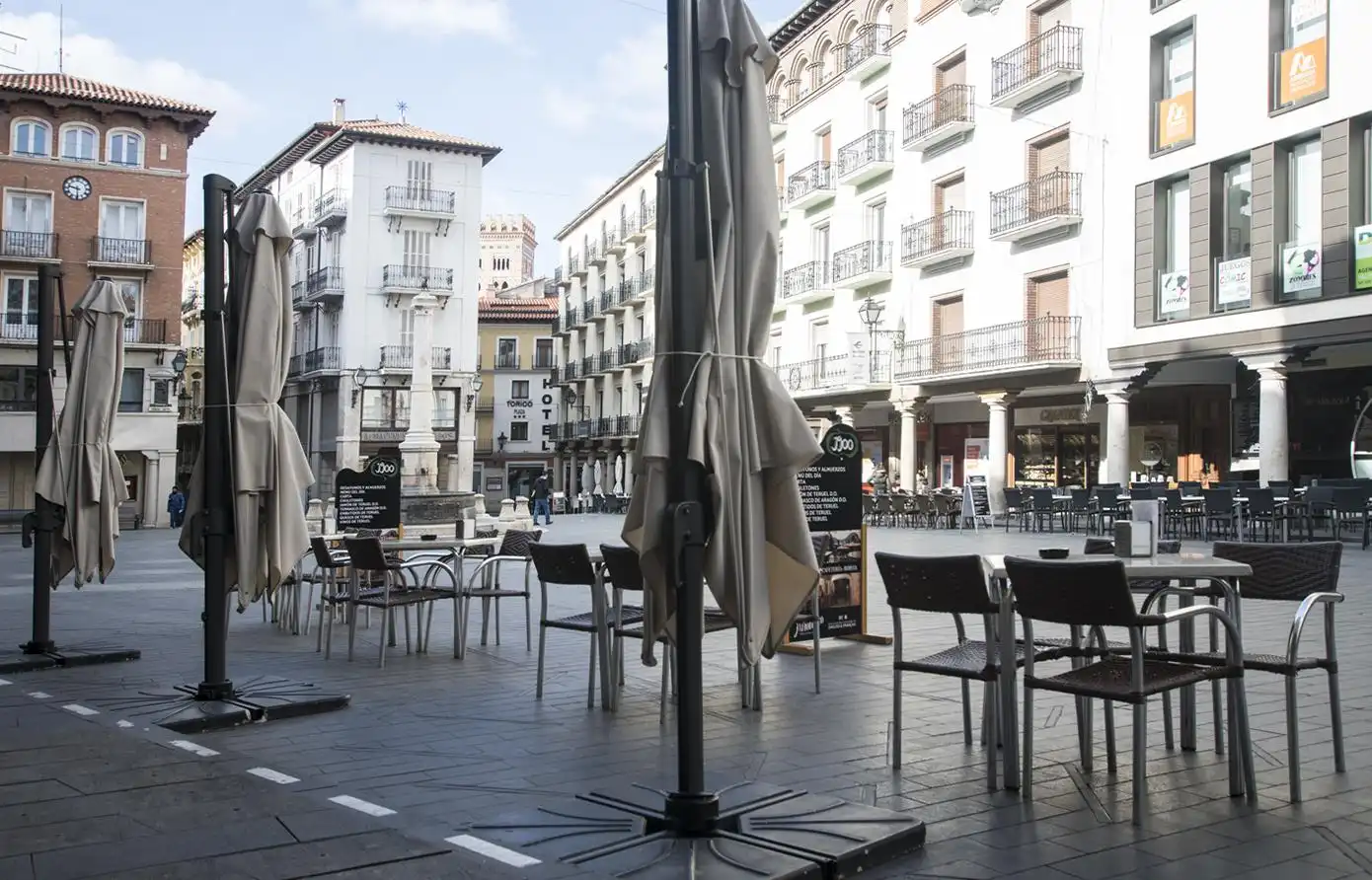 Local comercial de lloguer a Plaza Carlos Castel 8, imagen 3