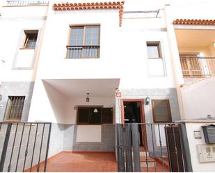 Vista exterior de Casa adosada en venda en Adeje amb Terrassa i Balcó