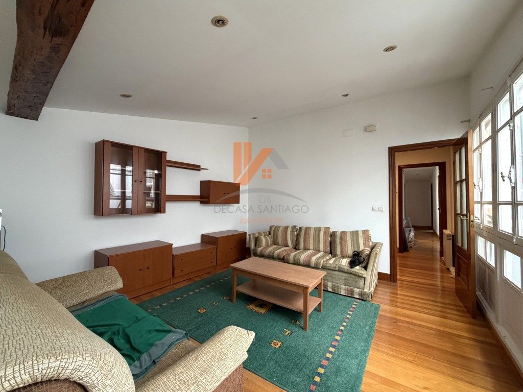 Living room of Flat for sale in Santiago de Compostela   with Oven