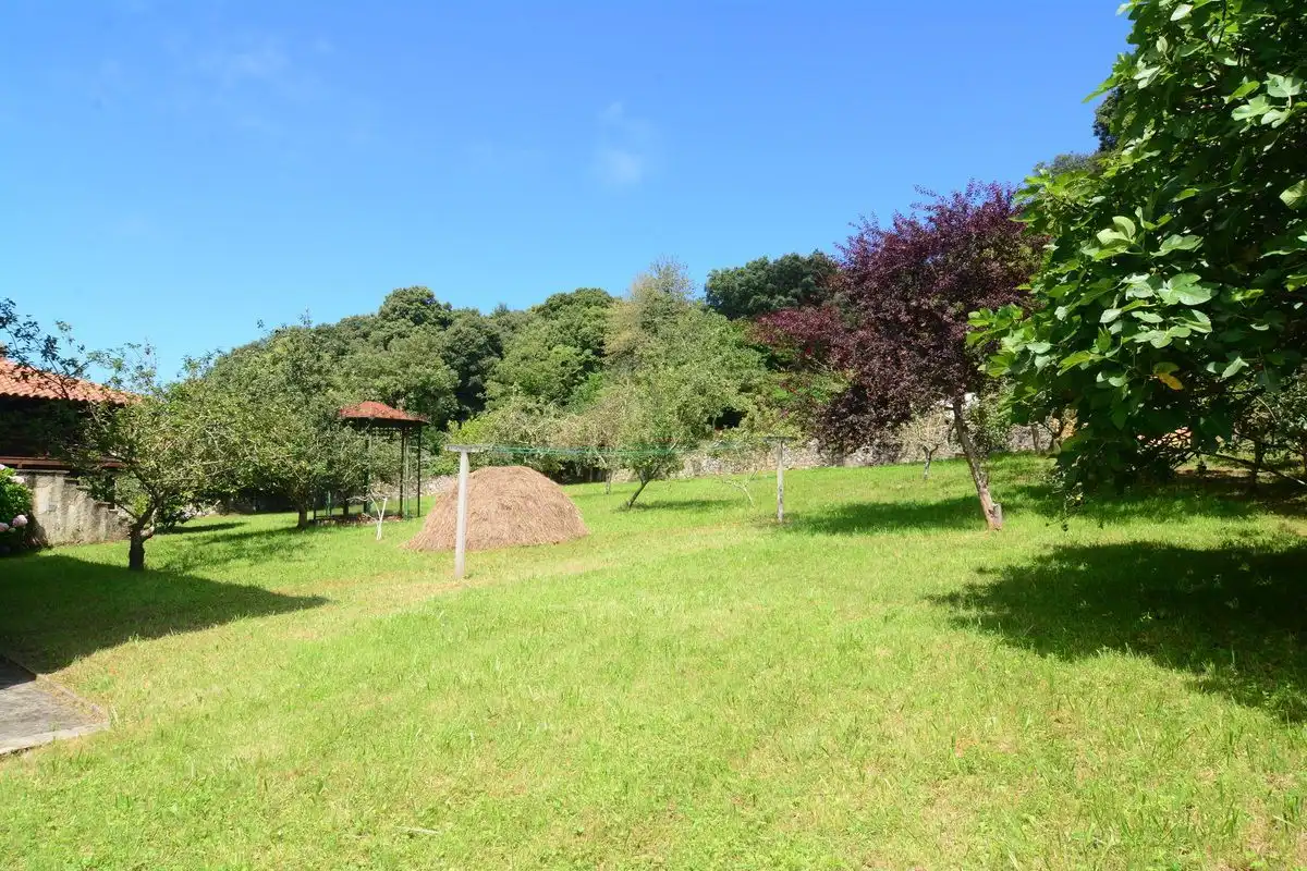 Jardí de Casa o xalet en venda en Llanes amb Calefacció, Jardí privat i Traster