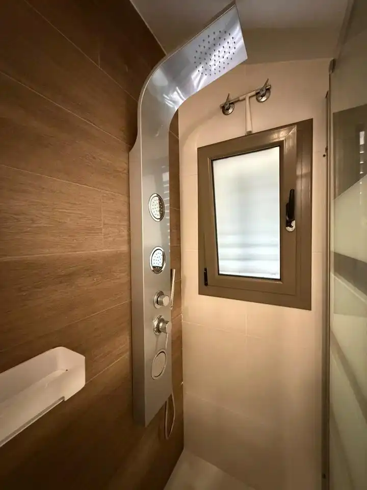 Bathroom of Attic for rent in Barcelona  with Air Conditioner, Parquet flooring and Terrace