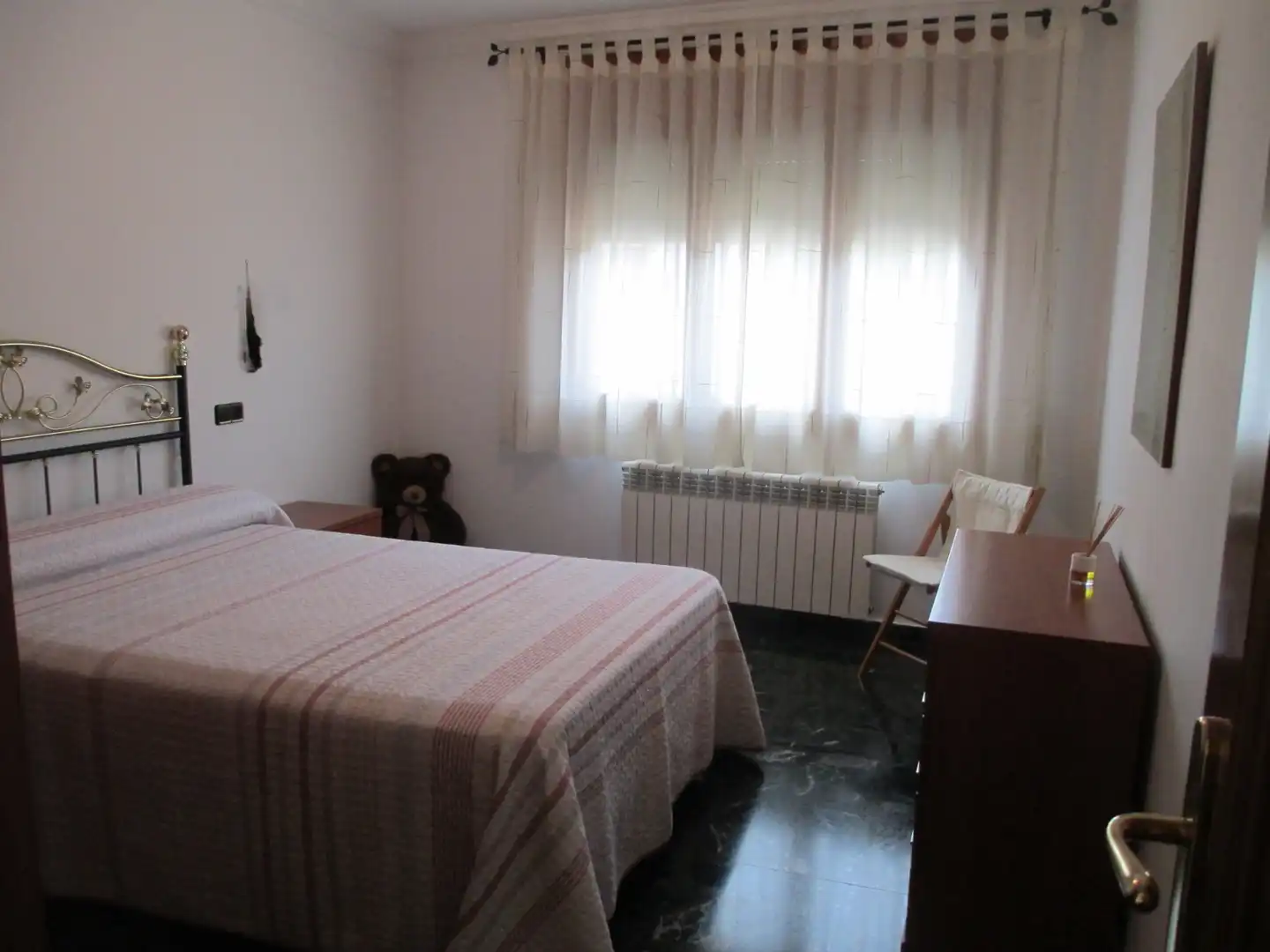 Dormitori de Casa adosada en venda en Sant Celoni amb Calefacció, Terrassa i Traster