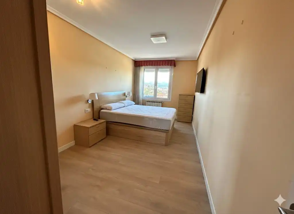 Habitación de Piso en venta en Colindres con Calefacción, Amueblado y Balcón