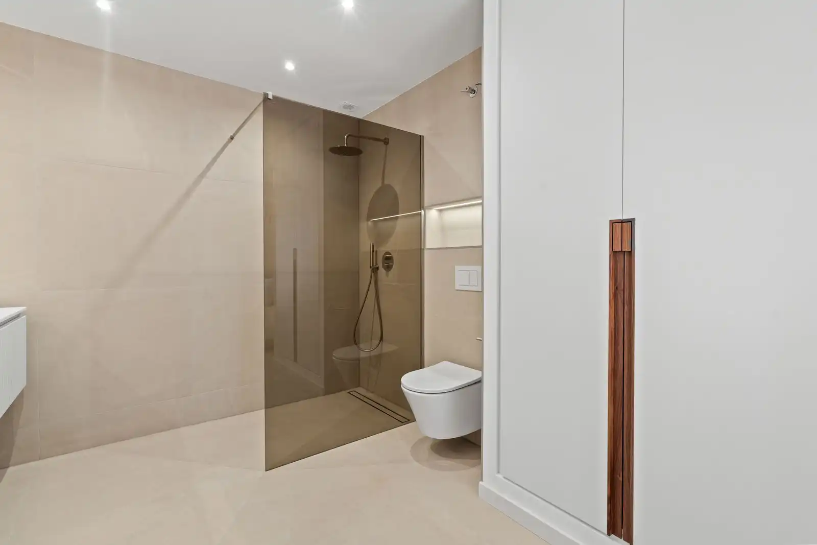 Baño de Apartamento en venta en Marbella con Terraza, Trastero y Amueblado