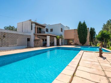 Casa con balcone in vendita a Diseminado Sa Bassa Roja