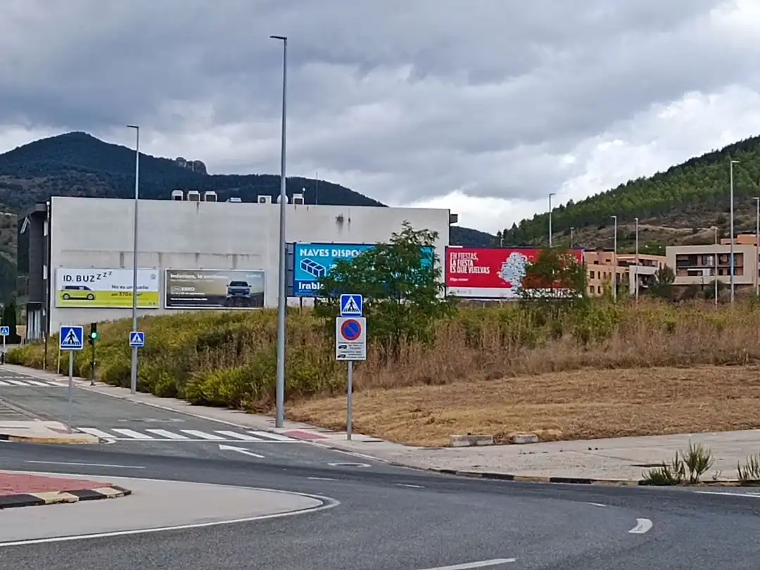 Exterior view of Industrial land for sale in Huarte / Uharte