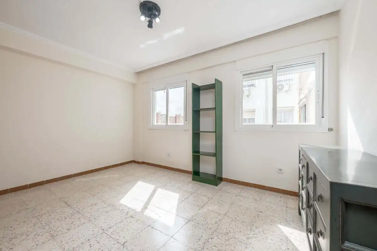 Bedroom of Flat for sale in Sevilla  with Air Conditioner, Heating and Private garden