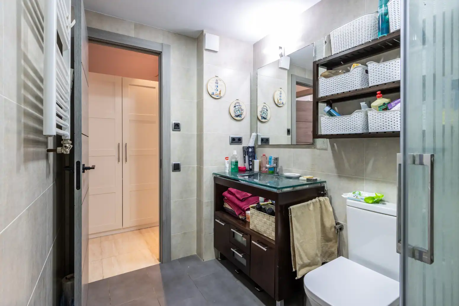 Bathroom of Flat for sale in Terrassa  with Air Conditioner, Heating and Parquet flooring