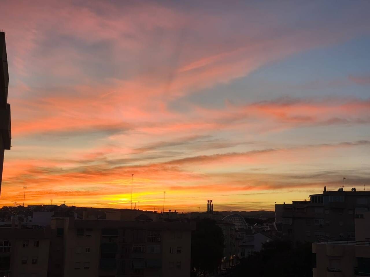 Vista exterior de Pis en venda en Estepona amb Moblat i Balcó