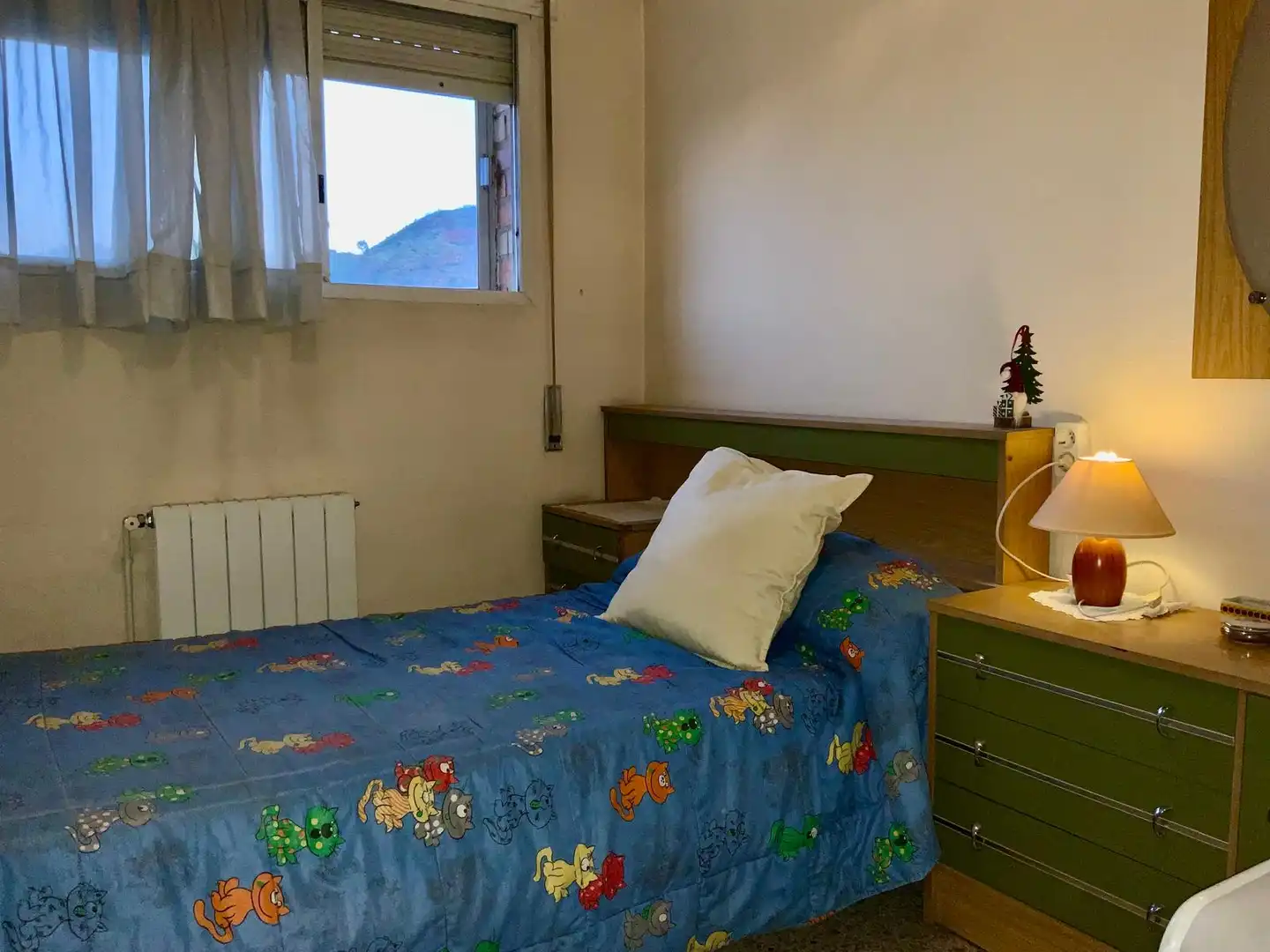 Habitación de Piso en venta en Martorell con Horno, Microondas y TV