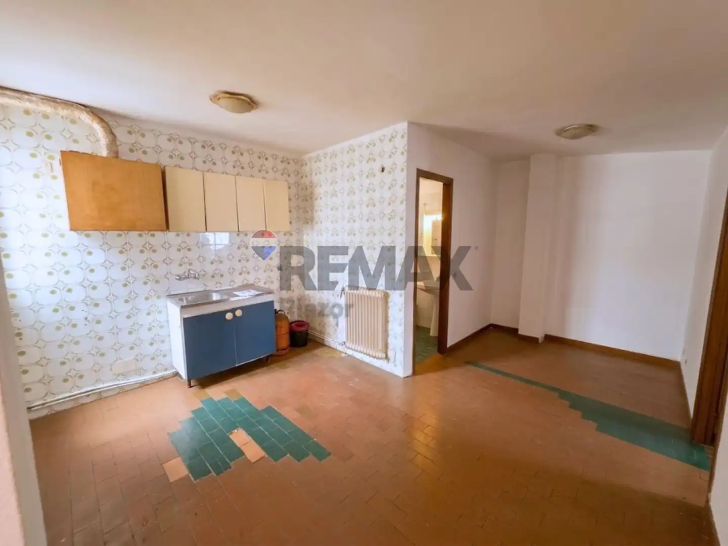 Kitchen of Flat for sale in Santiago de Compostela   with Heating and Storage room