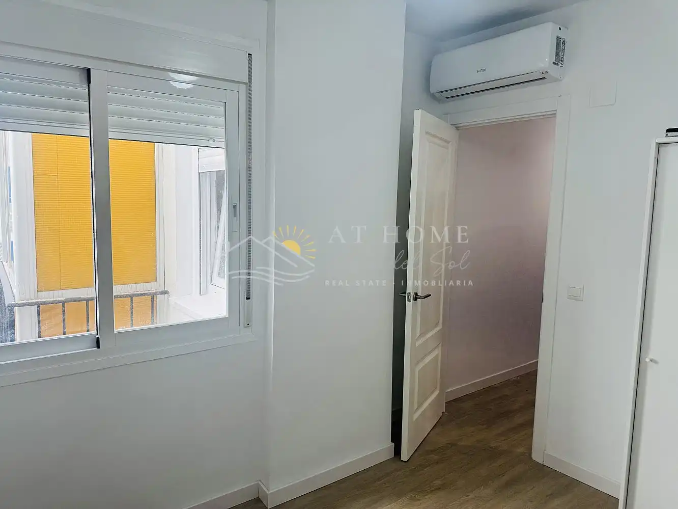 Dormitori de Apartament en venda en Nerja amb Terrassa, Piscina i Forn